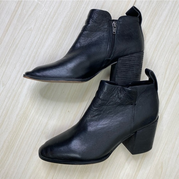 Vionic Black leather square toe Lyssa ankle Chelsea boots size 7.5 - Picture 13 of 13